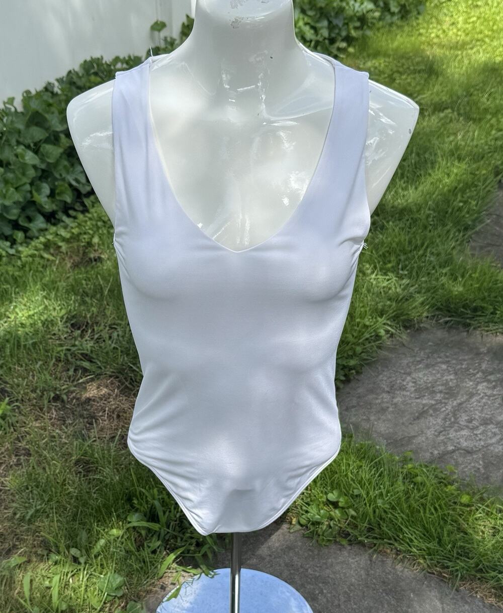 Express Body Contour White Sleeveless V-Neck Thong Bodysuit Size Small